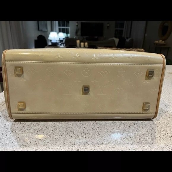 Louis Vuitton Tompkins Vernis BA0013 Elegant Cream and Tan Women's Handbag - Picture 3 of 16